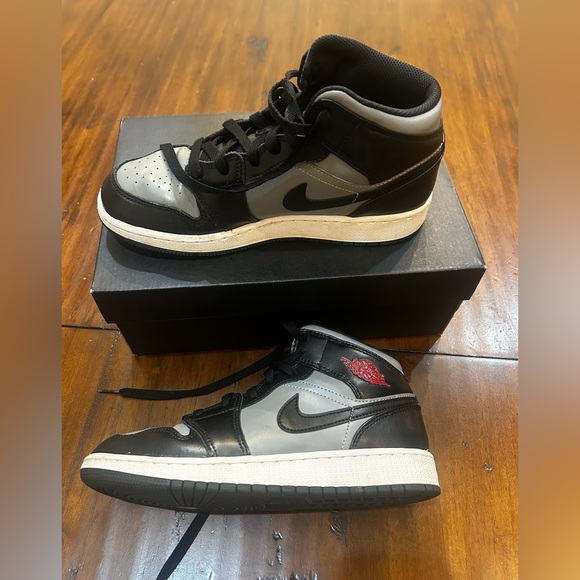 Big Kid’s Air Jordan 1 Mid - Picture 2 of 5